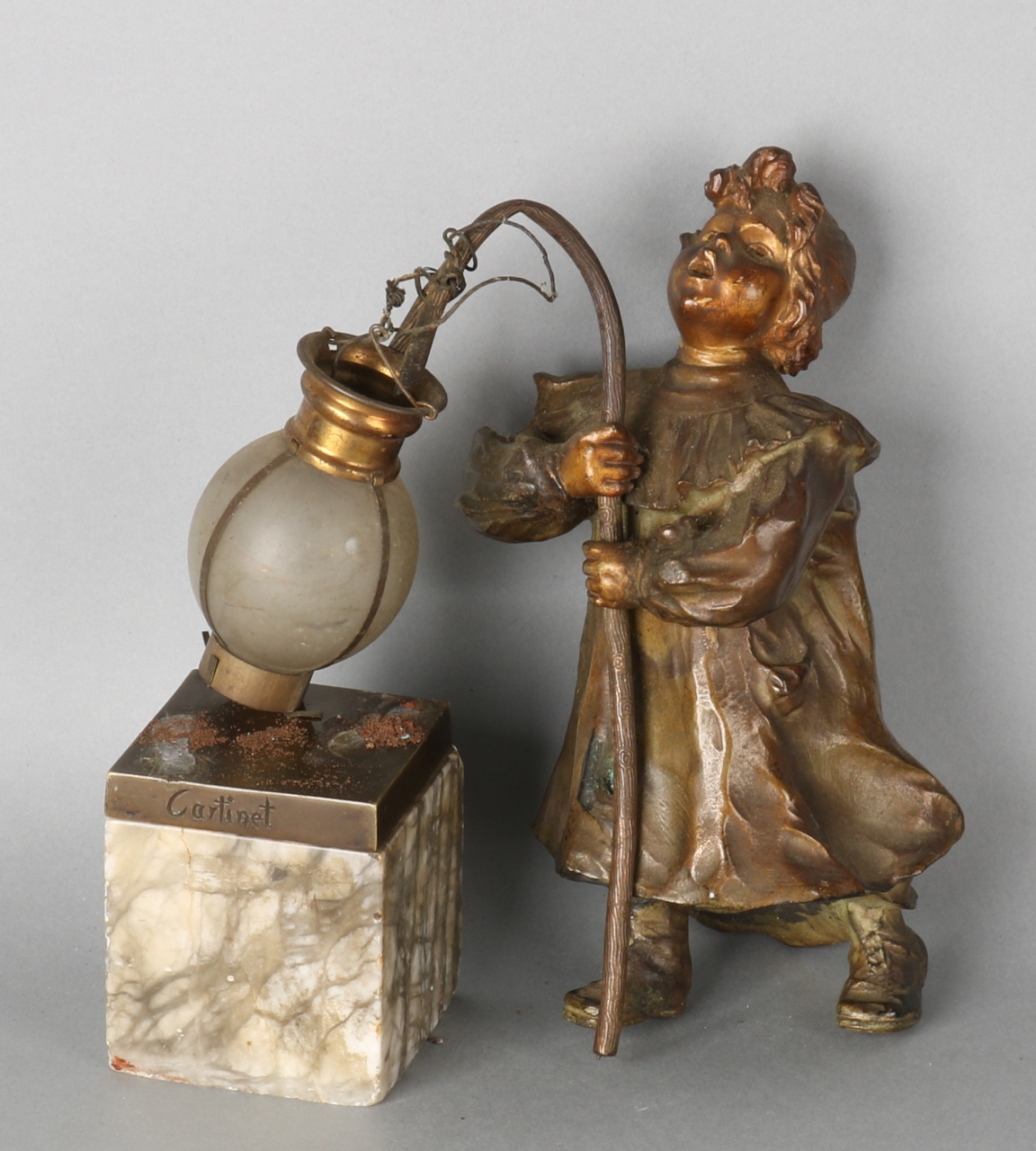 Bronzen beeld, 'Meisje met lantaarn'. 