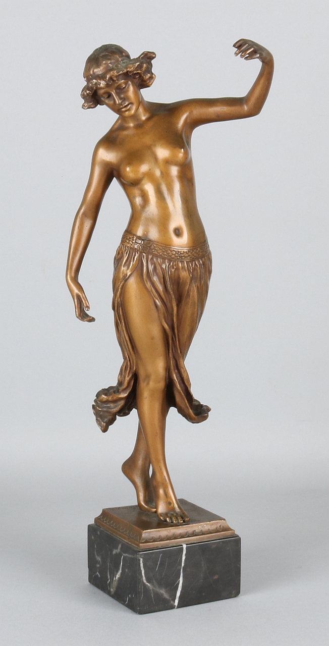 Bronzen figuur, Halfnaakte dame