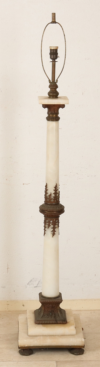 Antieke albasten staande lamp, 1900