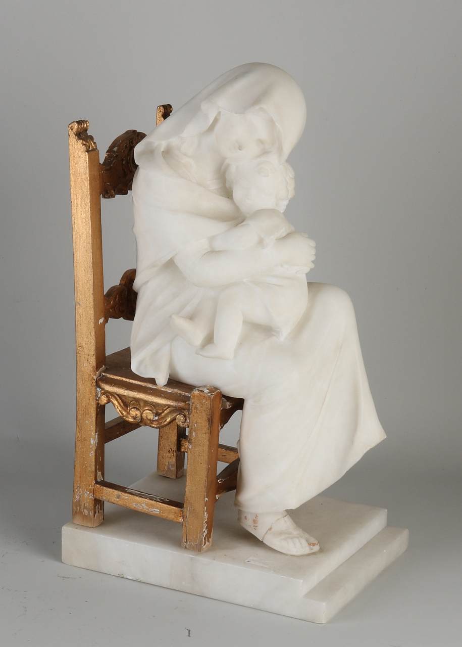 Albasten beeld, Vrouw met kind Guiseppe Gambogi 1862-1938