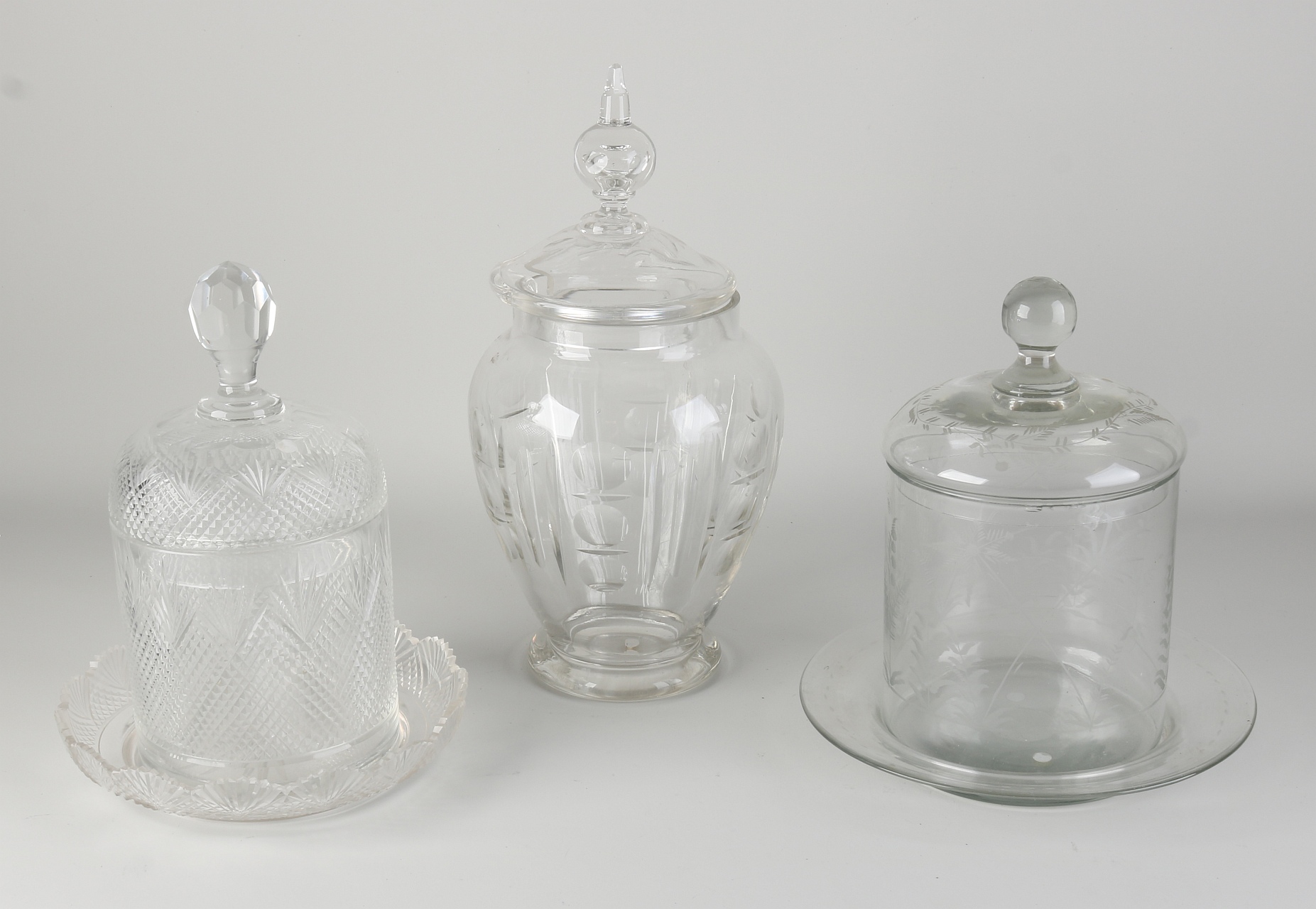 Drie delen antiek glaswerk