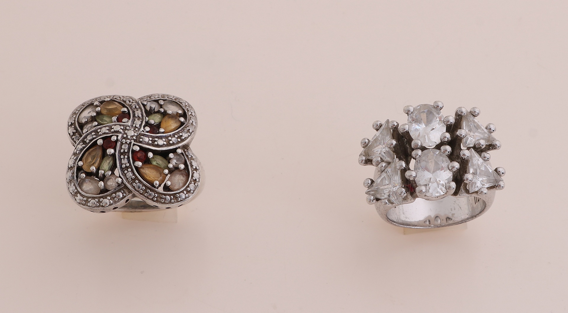 Twee zilveren ringen