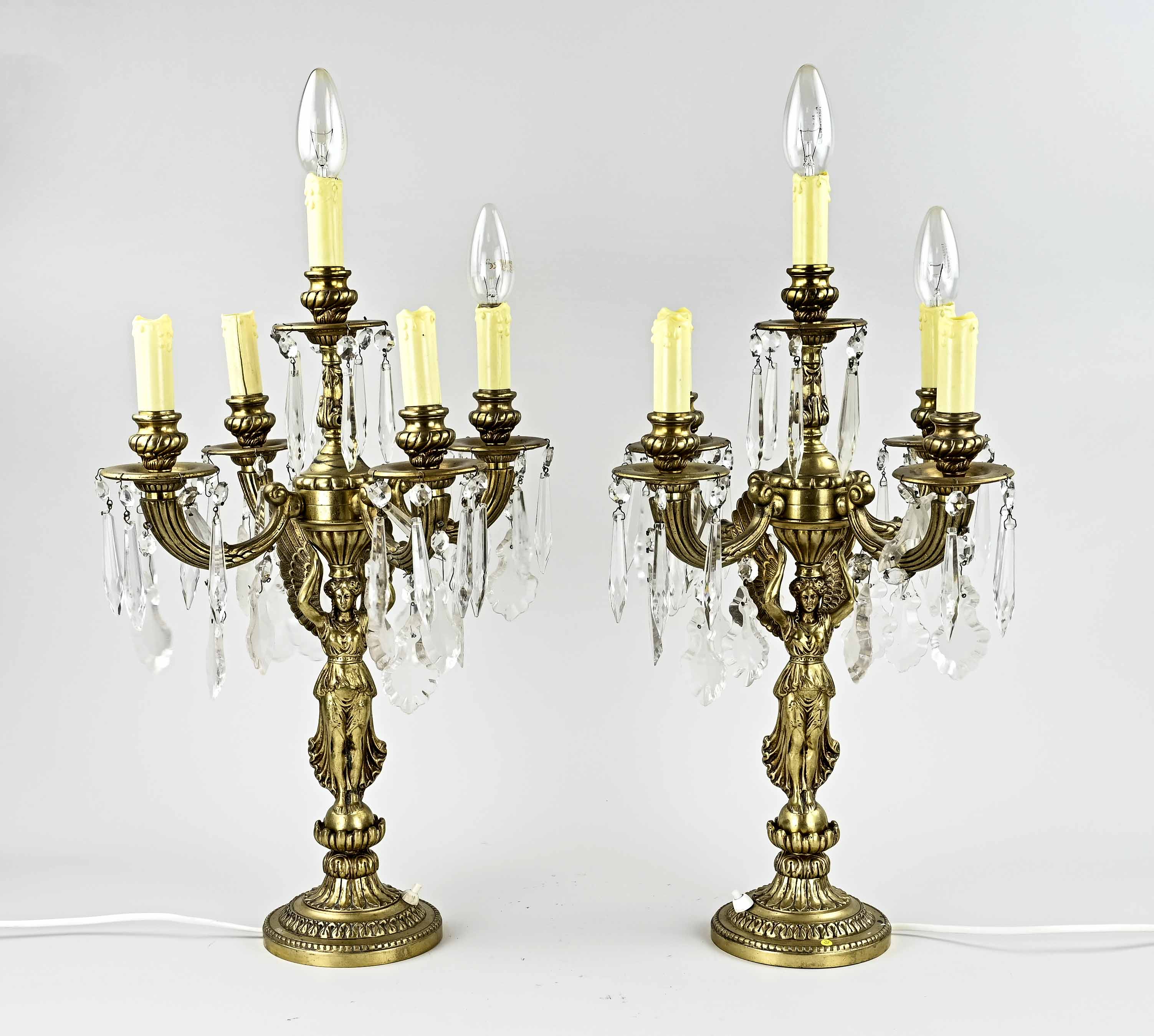 Twee bronzen tafellampen, H 61 cm.