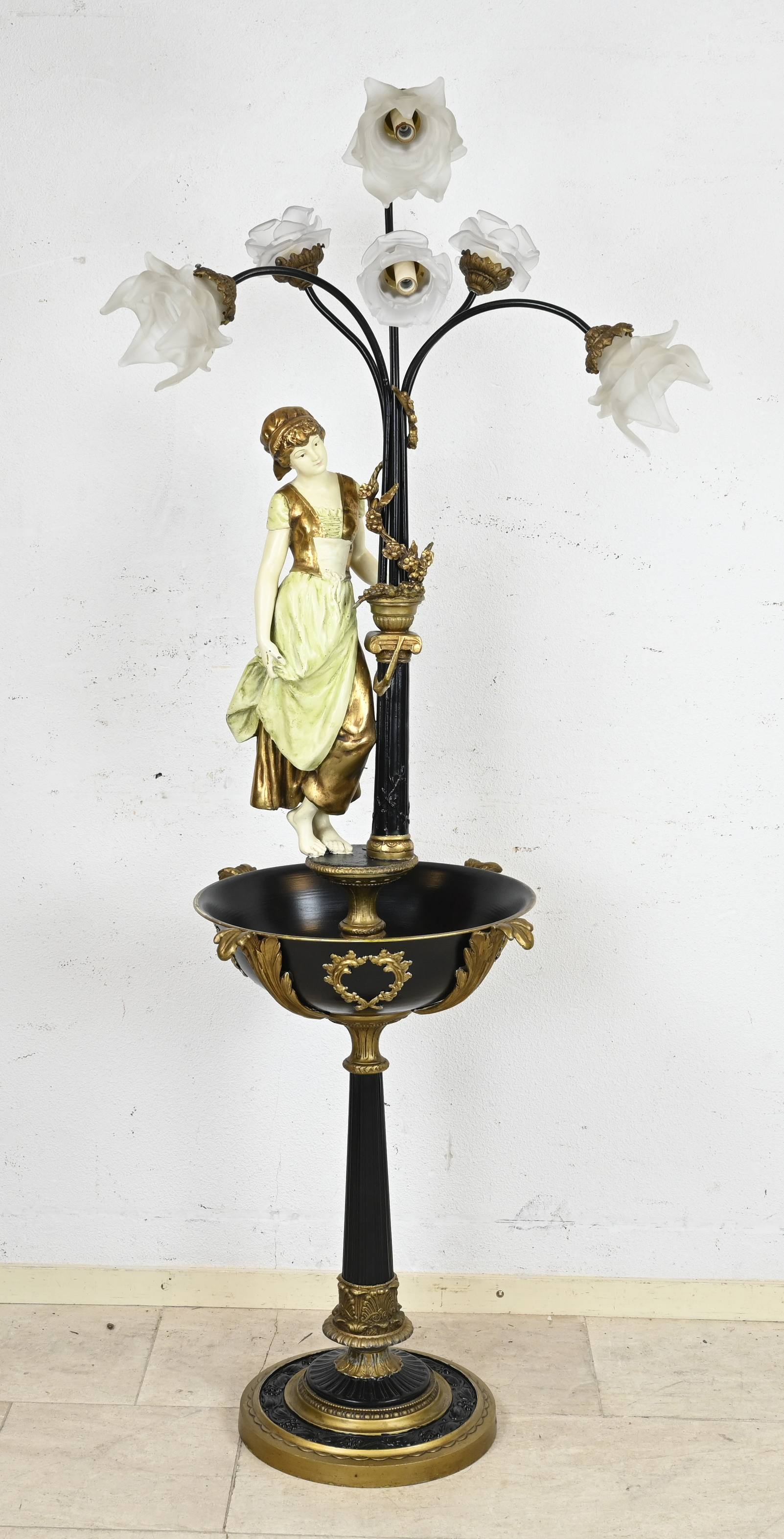 Grote staande lamp met bloembak, H 165 cm.