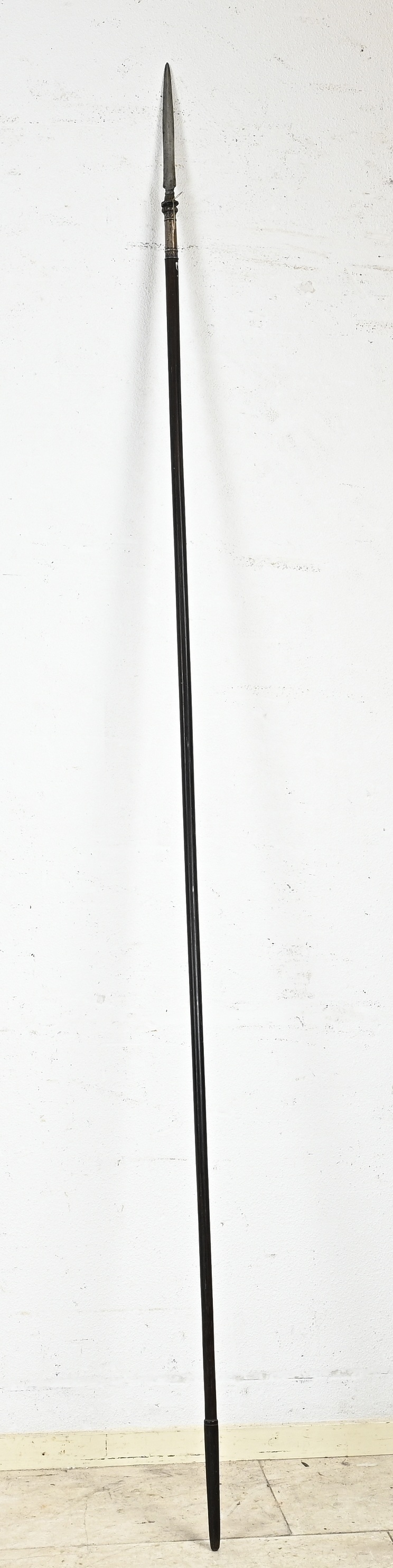 Koloniale speer (lans), L 230 cm .