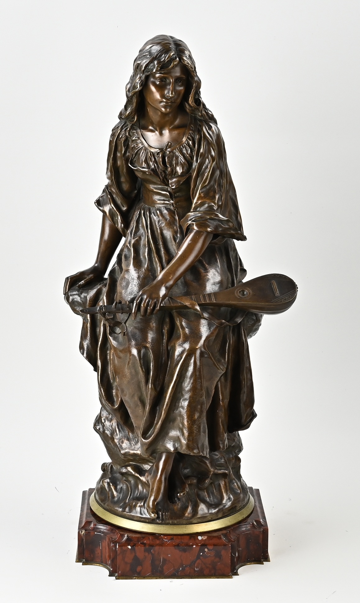 Frans bronzen beeld, Vrouw met mandoline