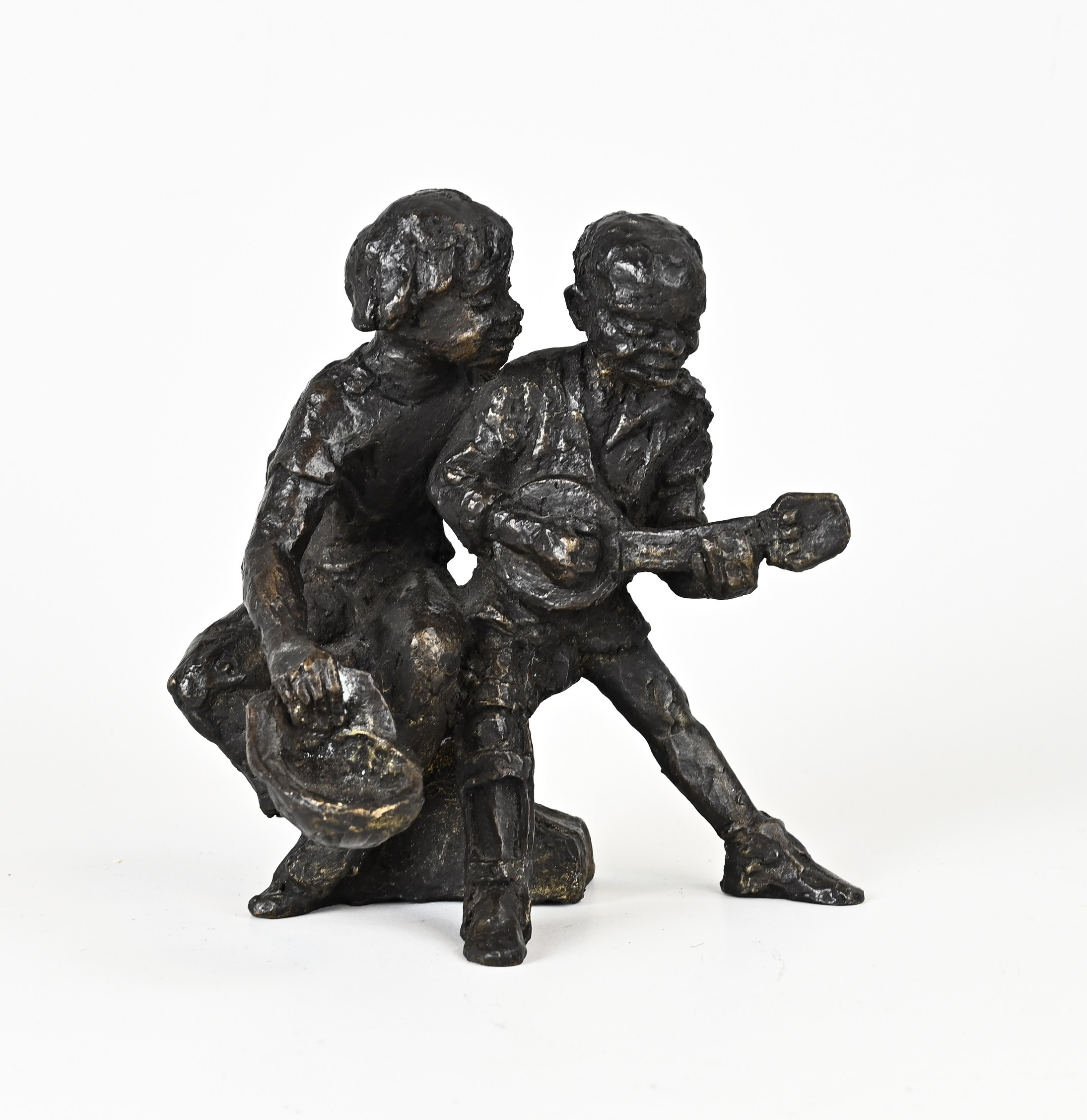 Bronzen sculptuur door Marijke Ravenswaaij, H 17 cm.