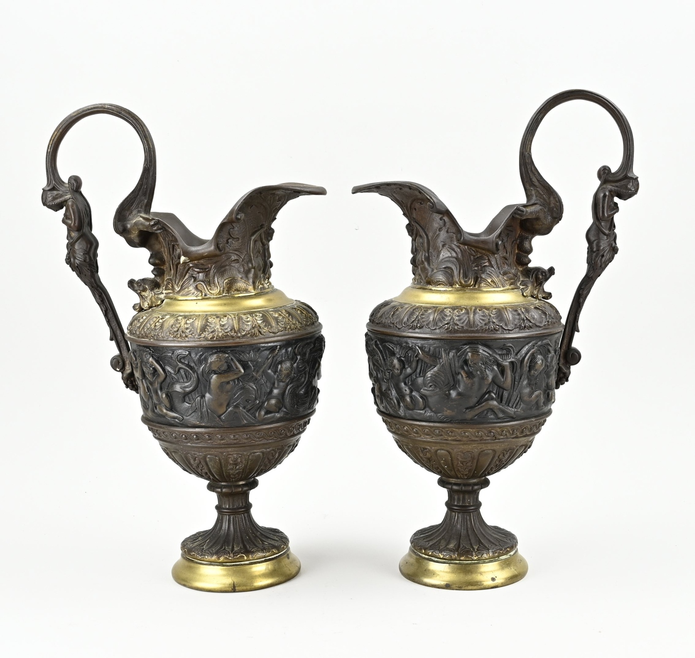 Twee bronzen pronkkannen, 1880
