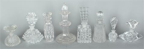 Acht diverse kristallen flacons