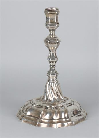 Zilveren kandelaar, 18e eeuw