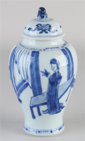 17e - 18e Eeuwse Kang Xi dekselvaas, H 17 cm.