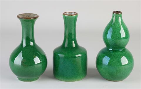 Drie Chinese celadon vazen, H 14 - 15 cm.