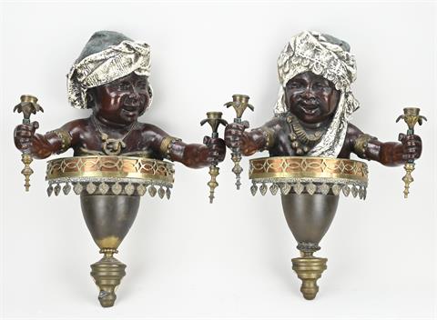 Twee bronzen wandfiguren