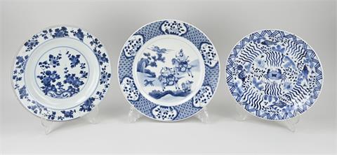 Drie antieke Chinese borden Ø 25 - 28,5 cm.